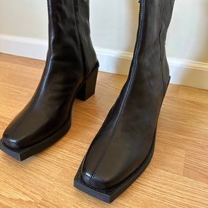 Heeled Chelsea Boots in Black Leather (13)